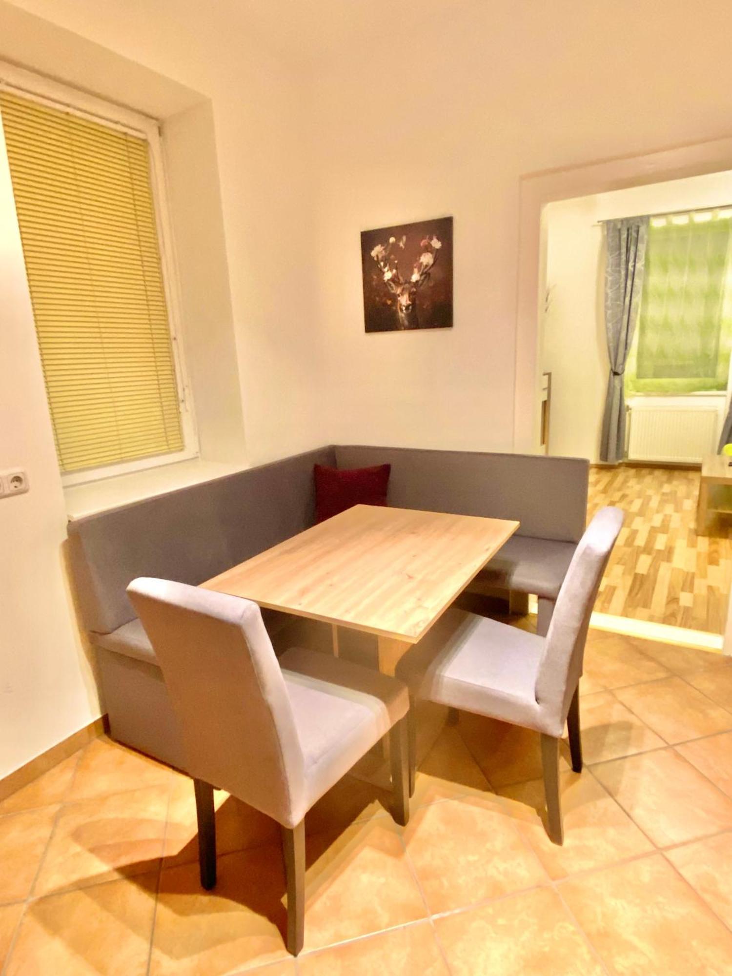 Burgblick Apartment- 60Qm, Kueche, Waschmaschine, Streamingdienste Seebenstein Luaran gambar