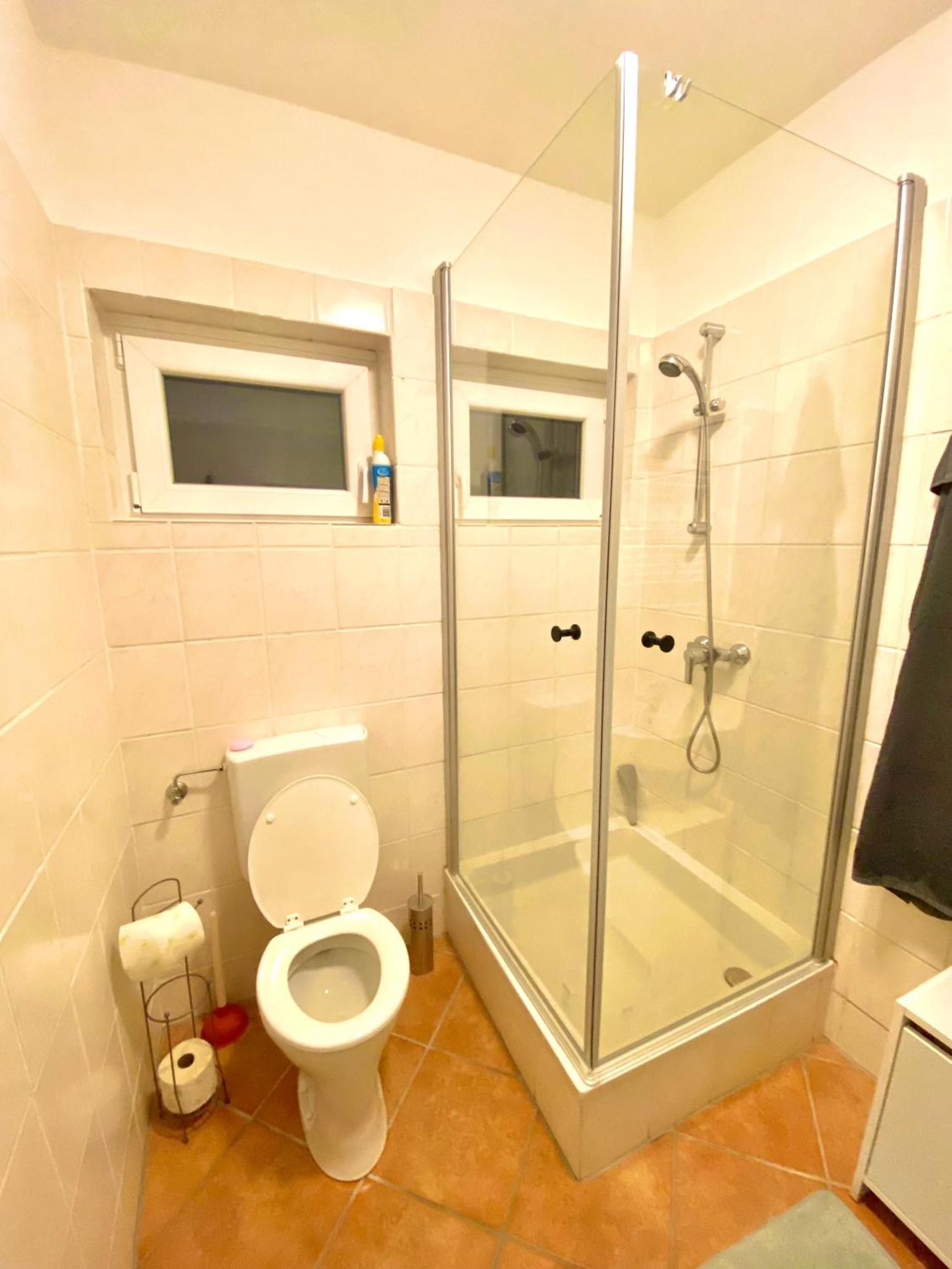 Burgblick Apartment- 60Qm, Kueche, Waschmaschine, Streamingdienste Seebenstein Luaran gambar