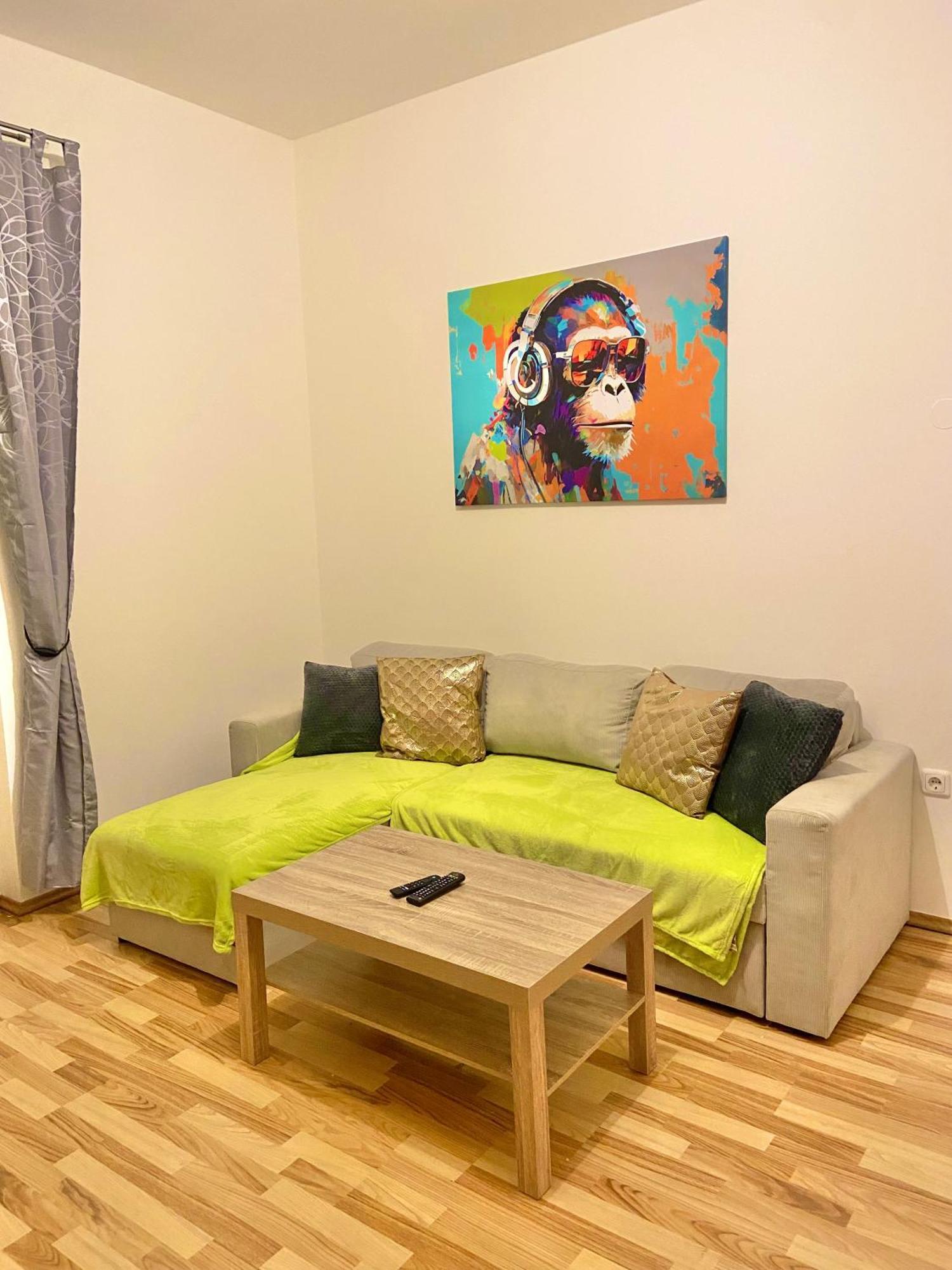 Burgblick Apartment- 60Qm, Kueche, Waschmaschine, Streamingdienste Seebenstein Luaran gambar