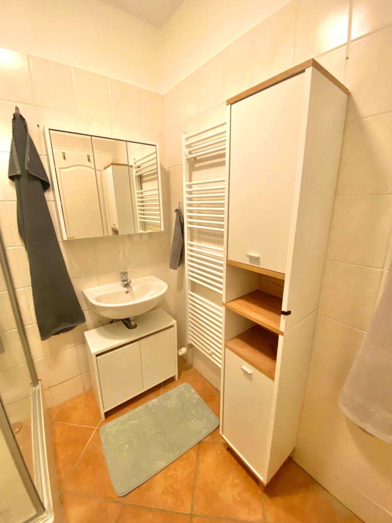 Burgblick Apartment- 60Qm, Kueche, Waschmaschine, Streamingdienste Seebenstein Luaran gambar